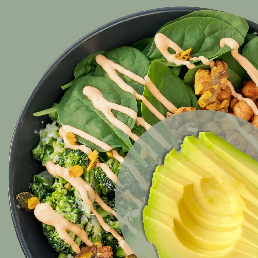 Wähle aus der Kategorie Toppings: AVOCADO mit Füge Avocado zu deiner Bowl, Hot Bowl oder Snackcup hinzu.