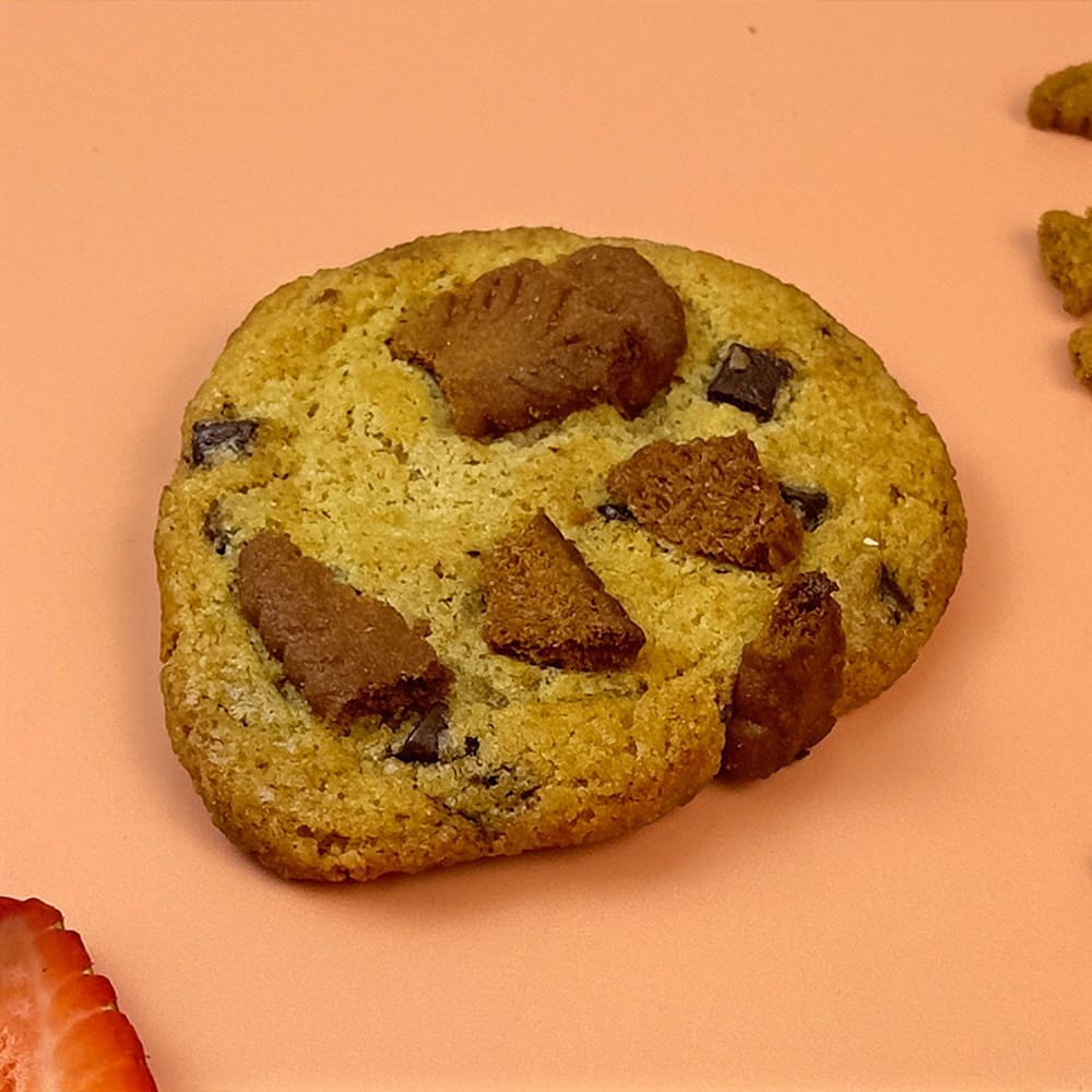 Wähle aus der Kategorie Sweets: BISCOFF COOKIE mit mit crunchy Biscoff Keksbrösel