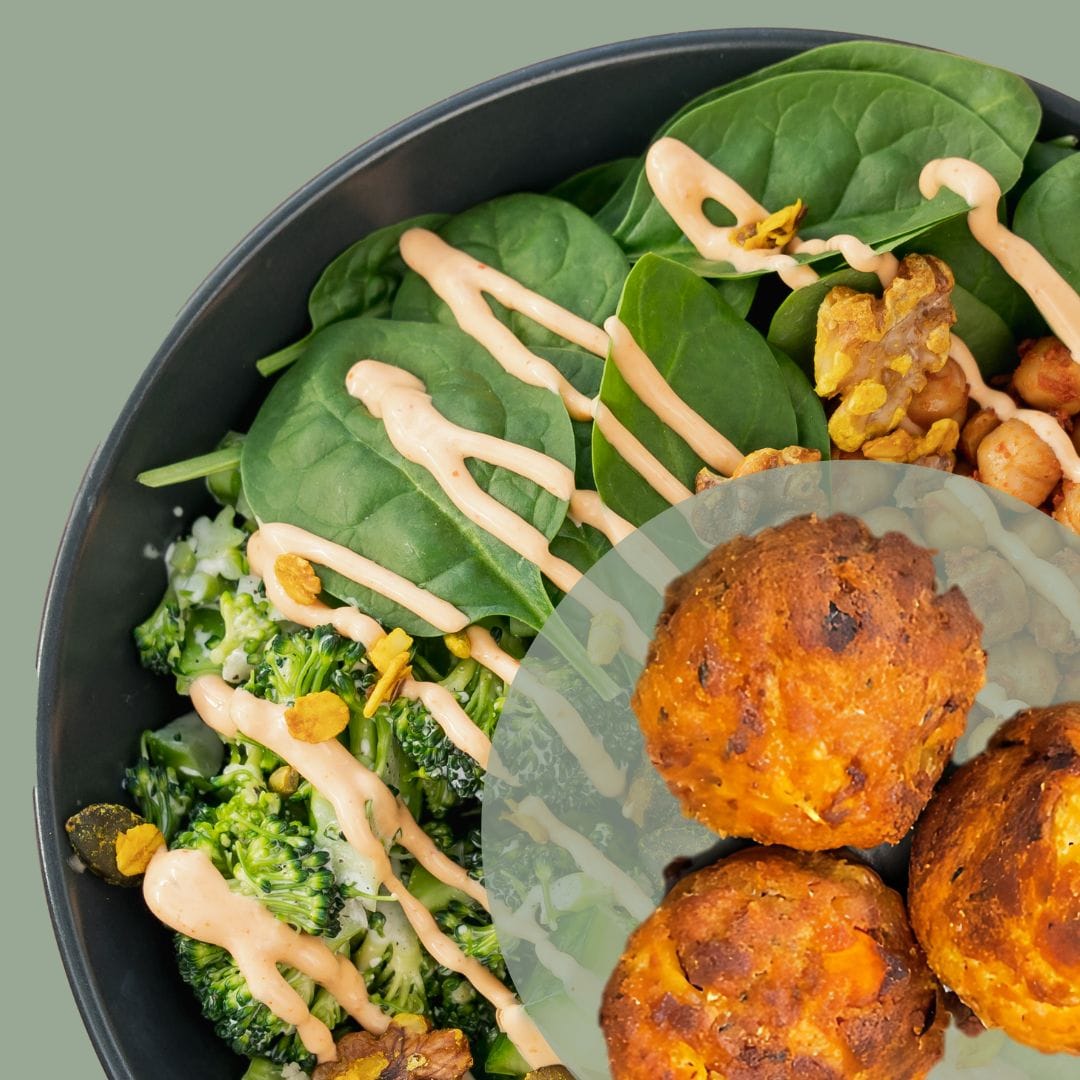 Wähle aus der Kategorie Toppings: FALAFEL mit Füge Falafel zu deiner Bowl oder Hot Bowl hinzu.